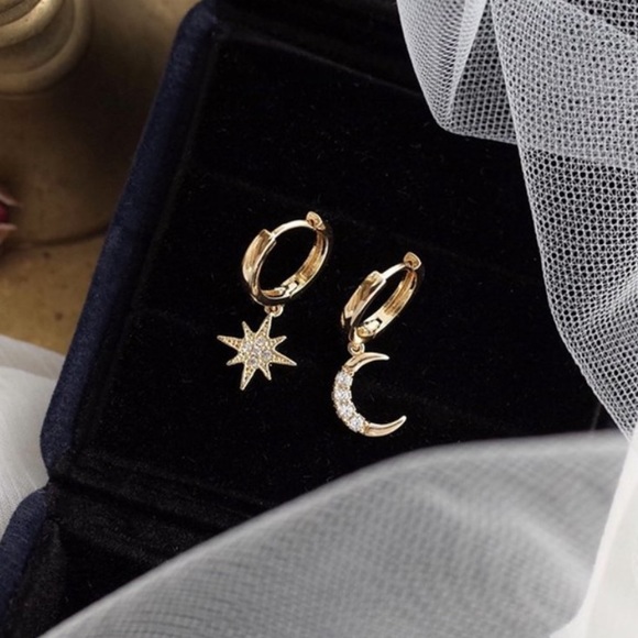 NEW 18K GOLD DIAMOND MOON STAR HOOPS, NICE EARRINGS, CUTE EARRINGS - Picture 7 of 9